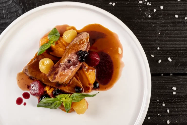 Confit de pato con reducción de vino tinto