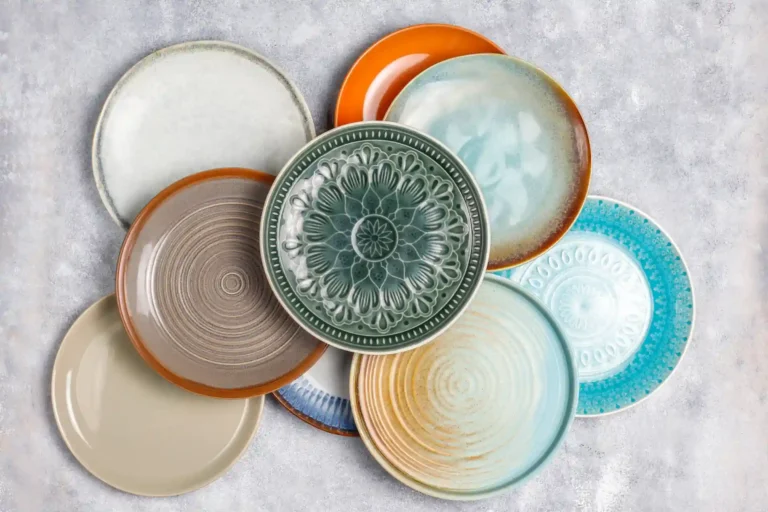 Plato de cerámica decorativo